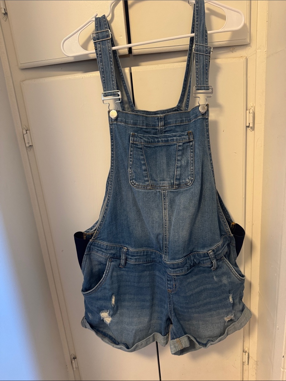 Maternity Short Overalls Size Large. Excellent condition! Perfect for summer